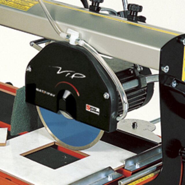 Battipav VIP 260 sliding cutting head and blade guard close-up