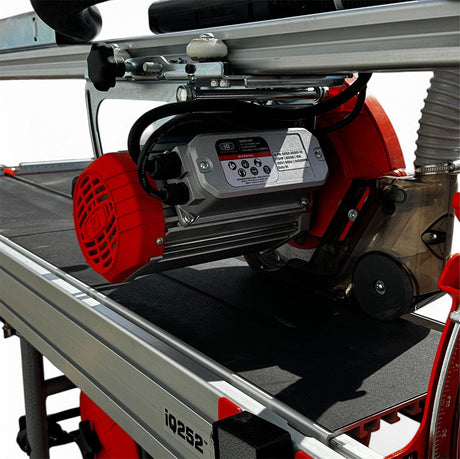 iQ252 rail tile saw motor and cutting table close up